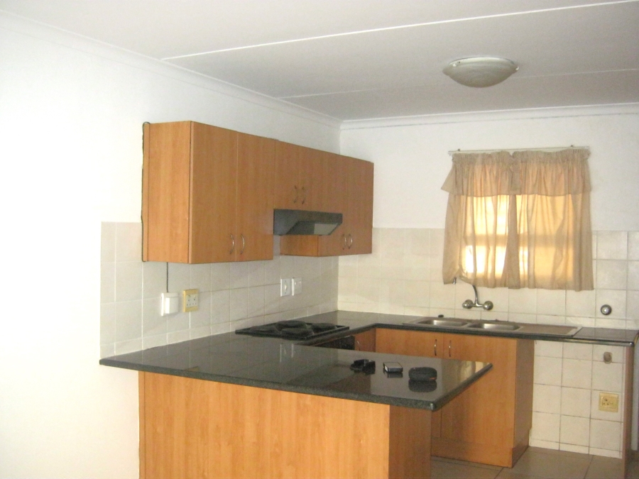 To Let 2 Bedroom Property for Rent in Guldenland Western Cape